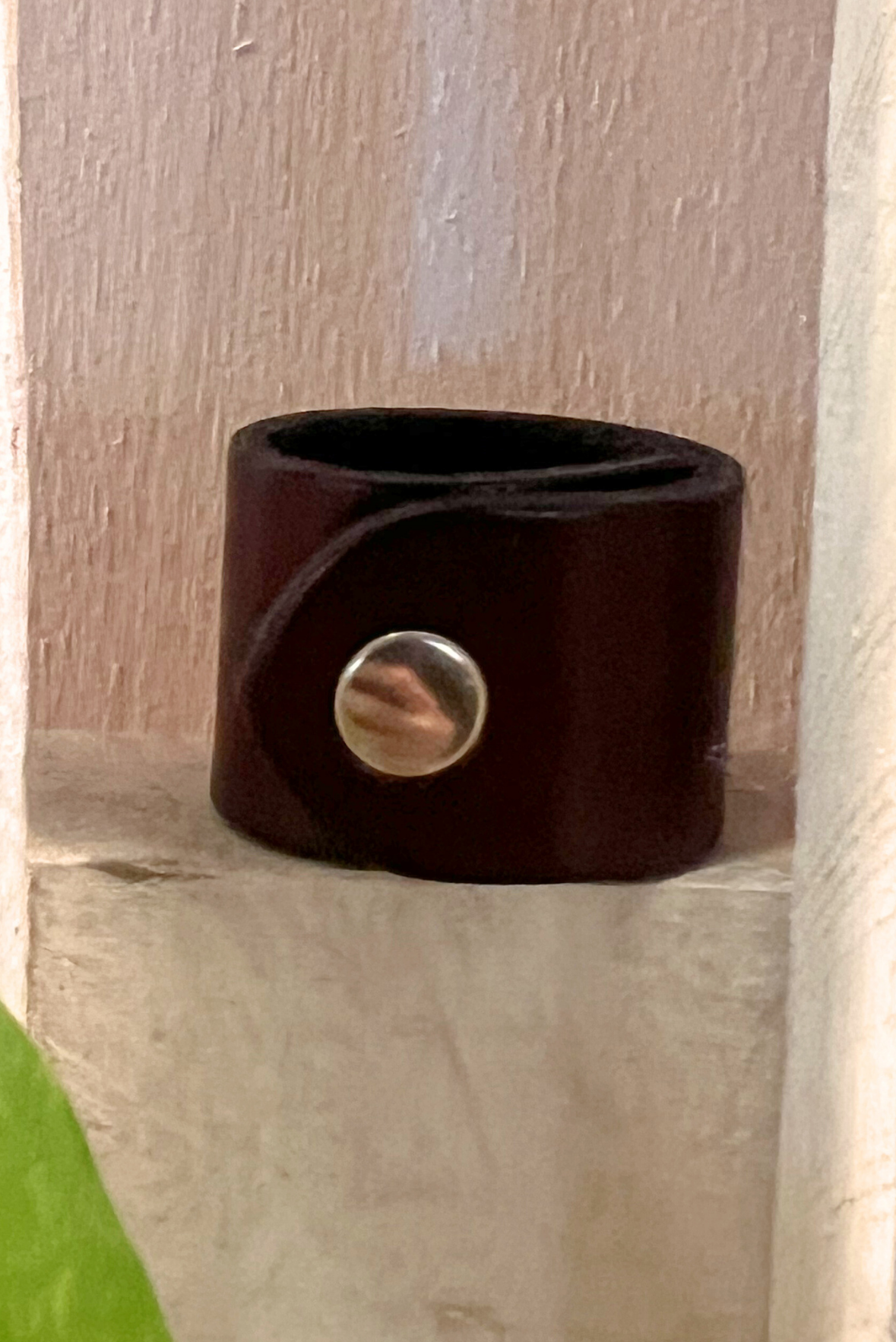 Ferma bandana in pelle