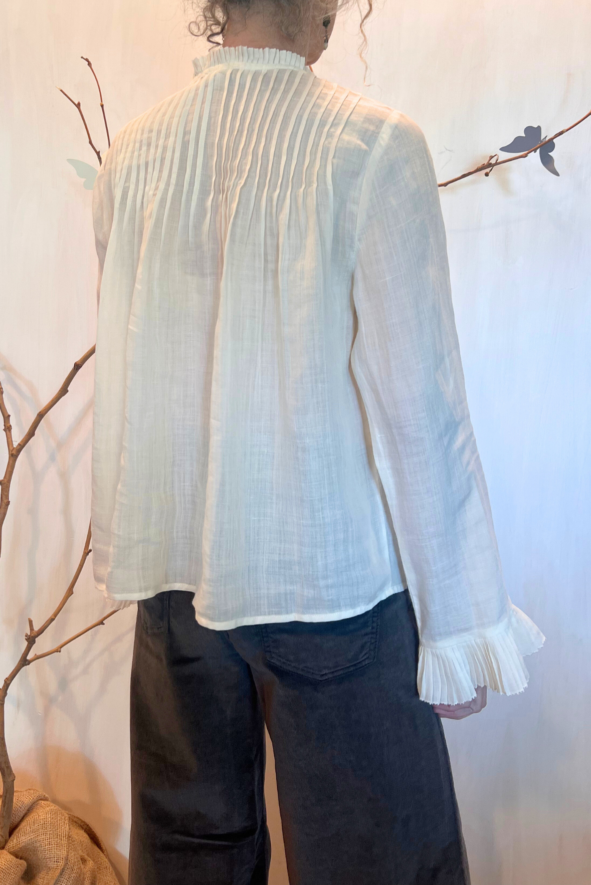 Camicia con perle e rouches