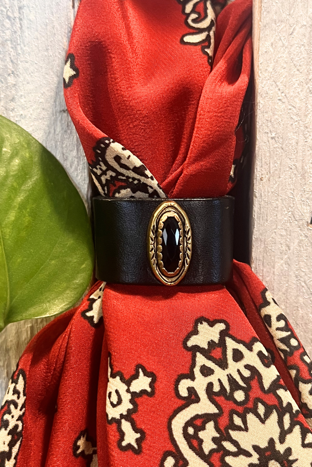 Ferma bandana in pelle