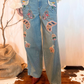 Jeans con maxi ricami e applicazioni