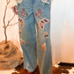 Jeans con maxi ricami e applicazioni