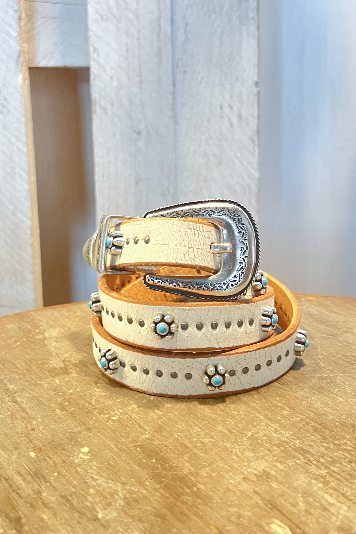 Cintura in pelle con turchesi