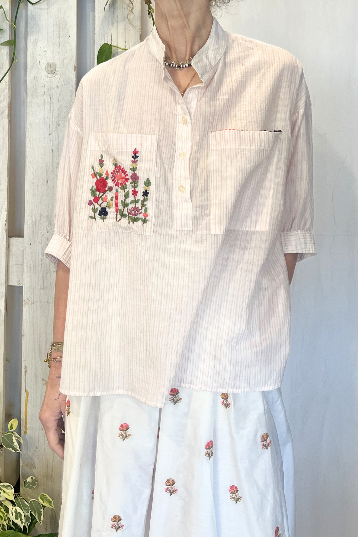 Camicia coreana a righe con ricami