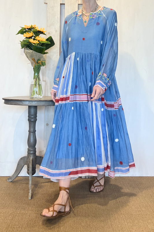 Abito con ricami misto seta