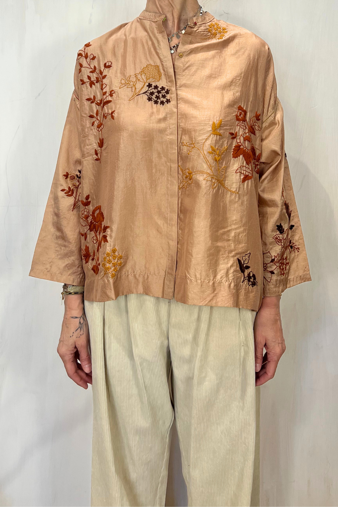 Camicia in seta con ricami