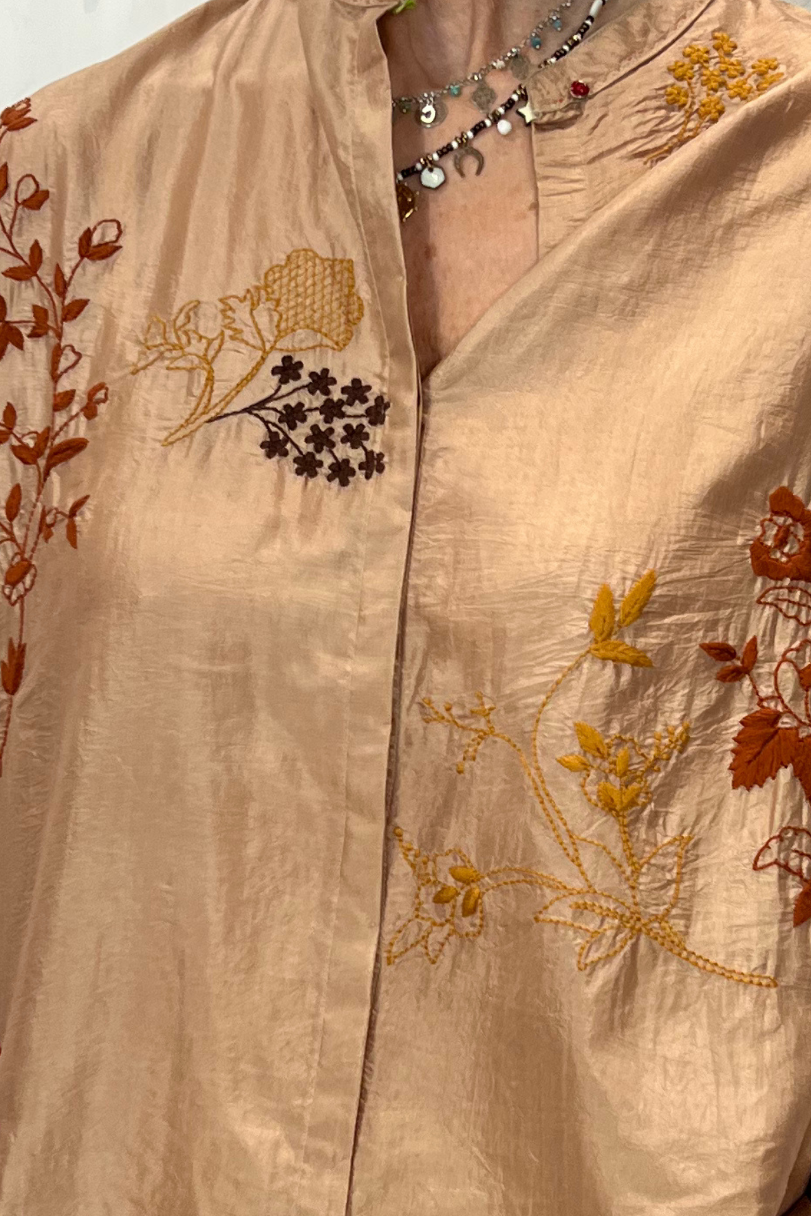 Camicia in seta con ricami