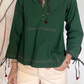 Blusa con ricami e spilla