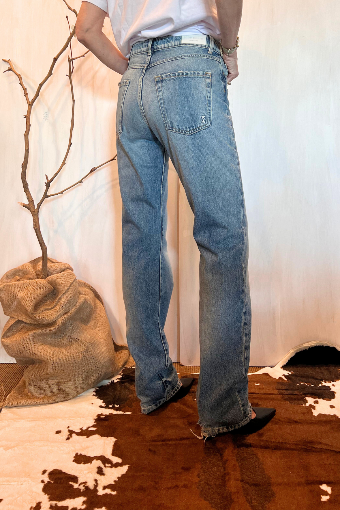 Jeans Skye a sigaretta