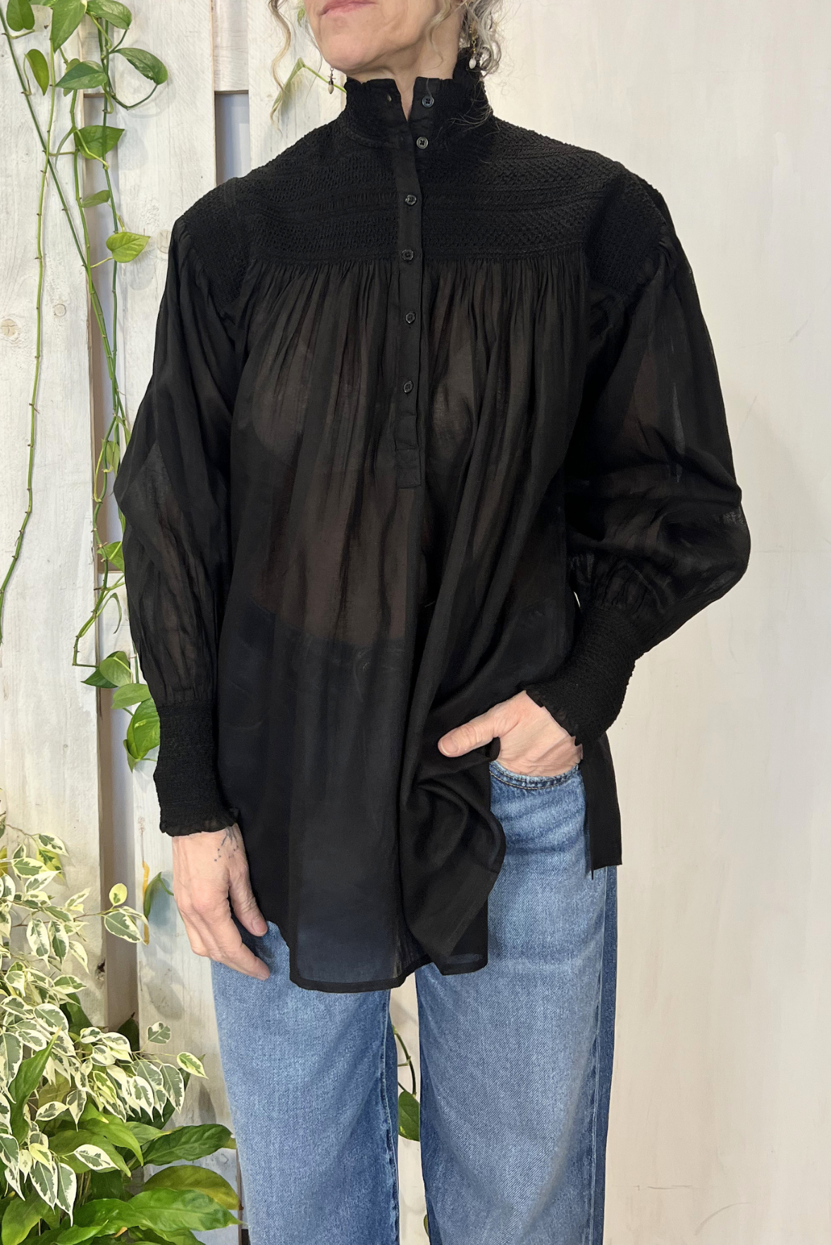 Blusa in organza stile gotico
