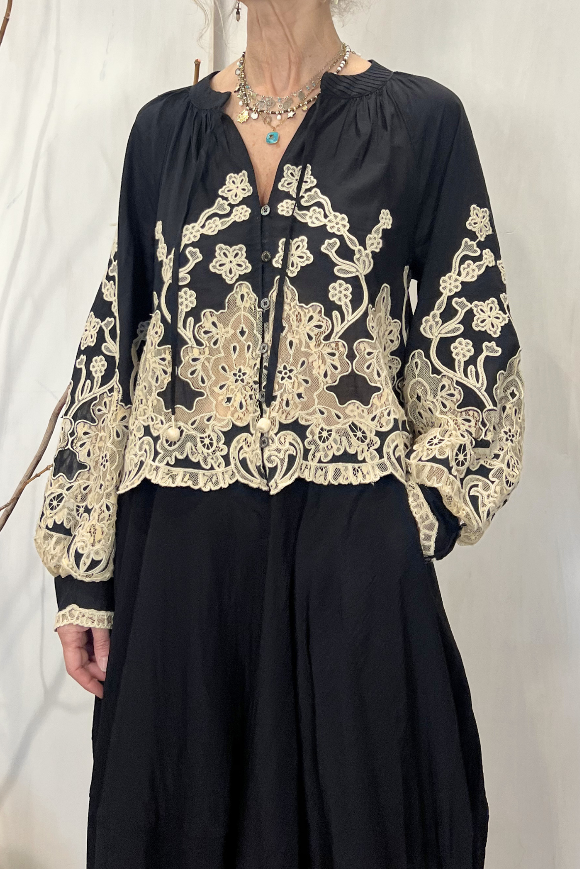 Camicia con pizzo e maniche a palloncino
