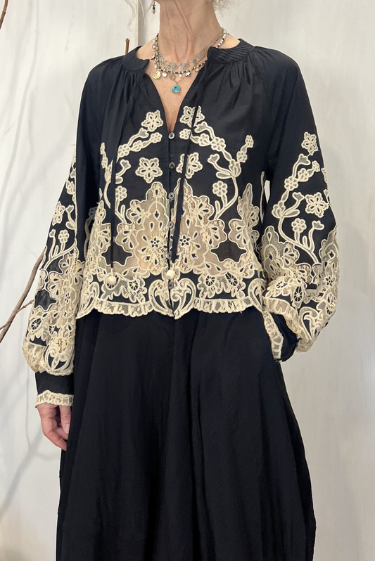 Camicia con pizzo e maniche a palloncino