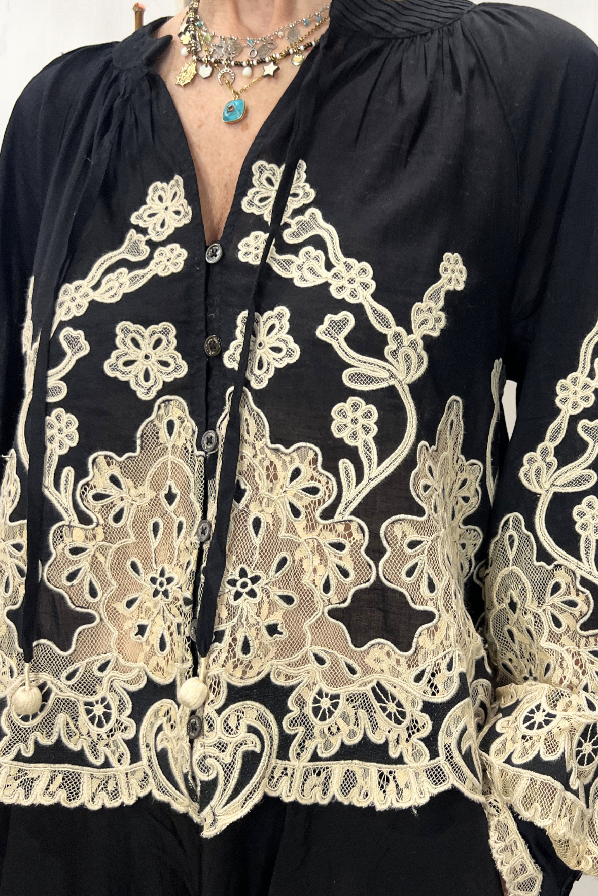 Camicia con pizzo e maniche a palloncino