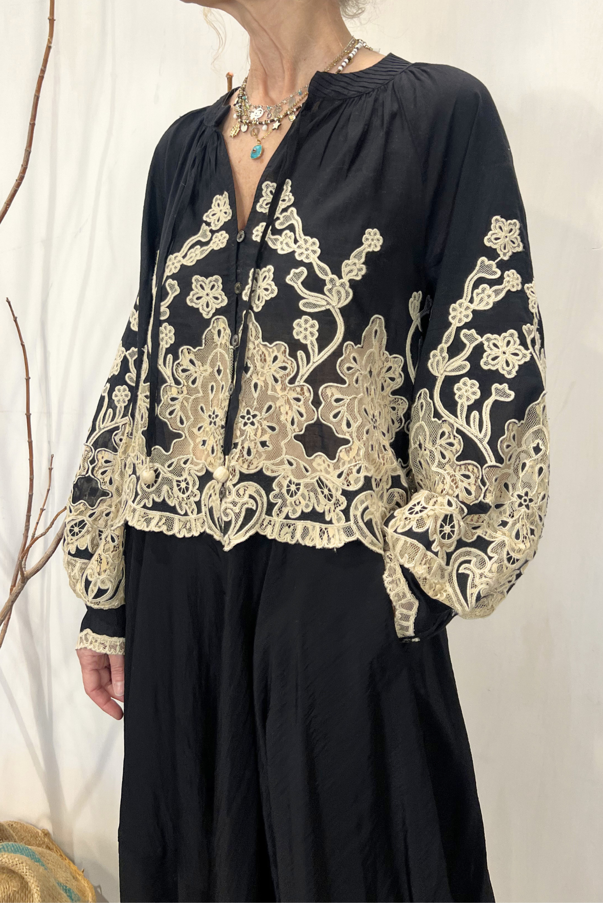 Camicia con pizzo e maniche a palloncino