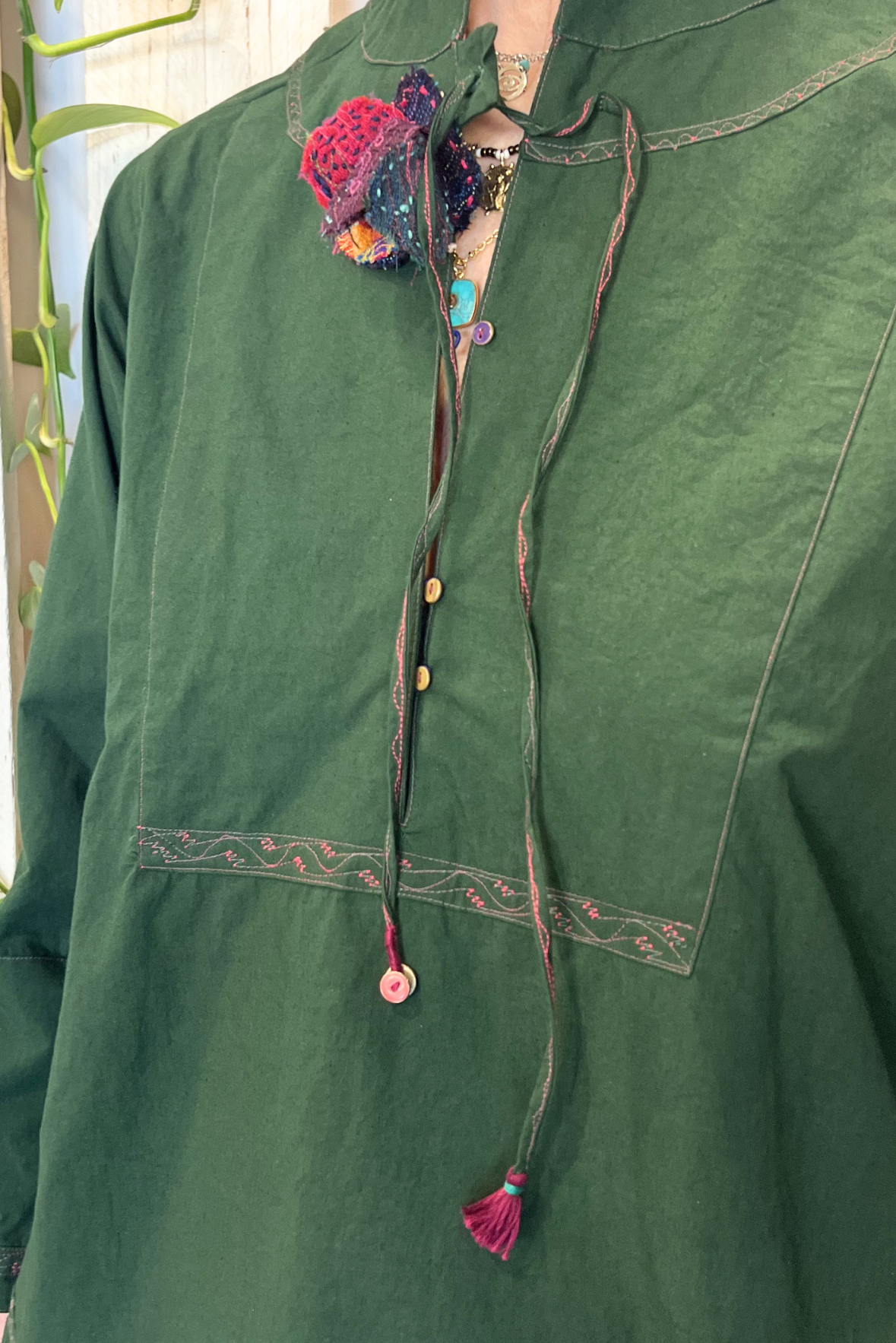 Blusa con ricami