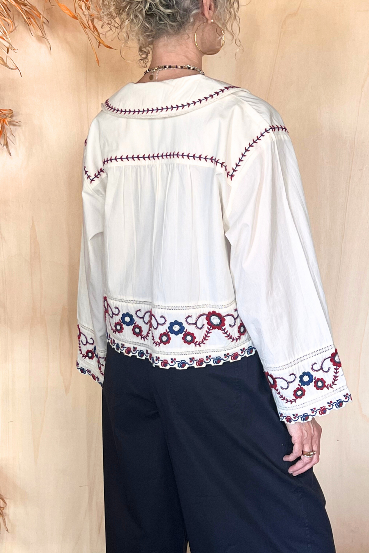 Blusa manica ampia e ricami