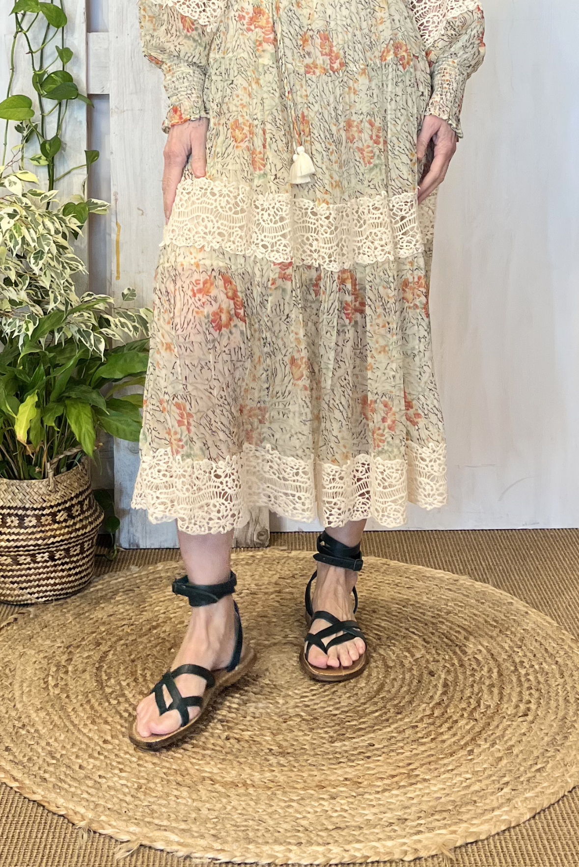 Abito lungo fantasia con pizzo