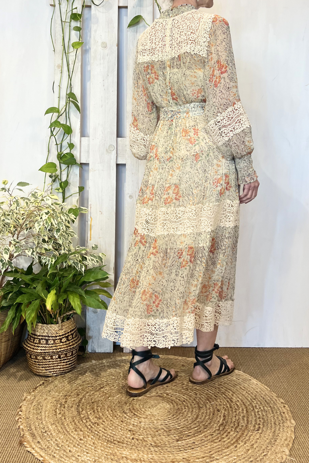 Abito lungo fantasia con pizzo