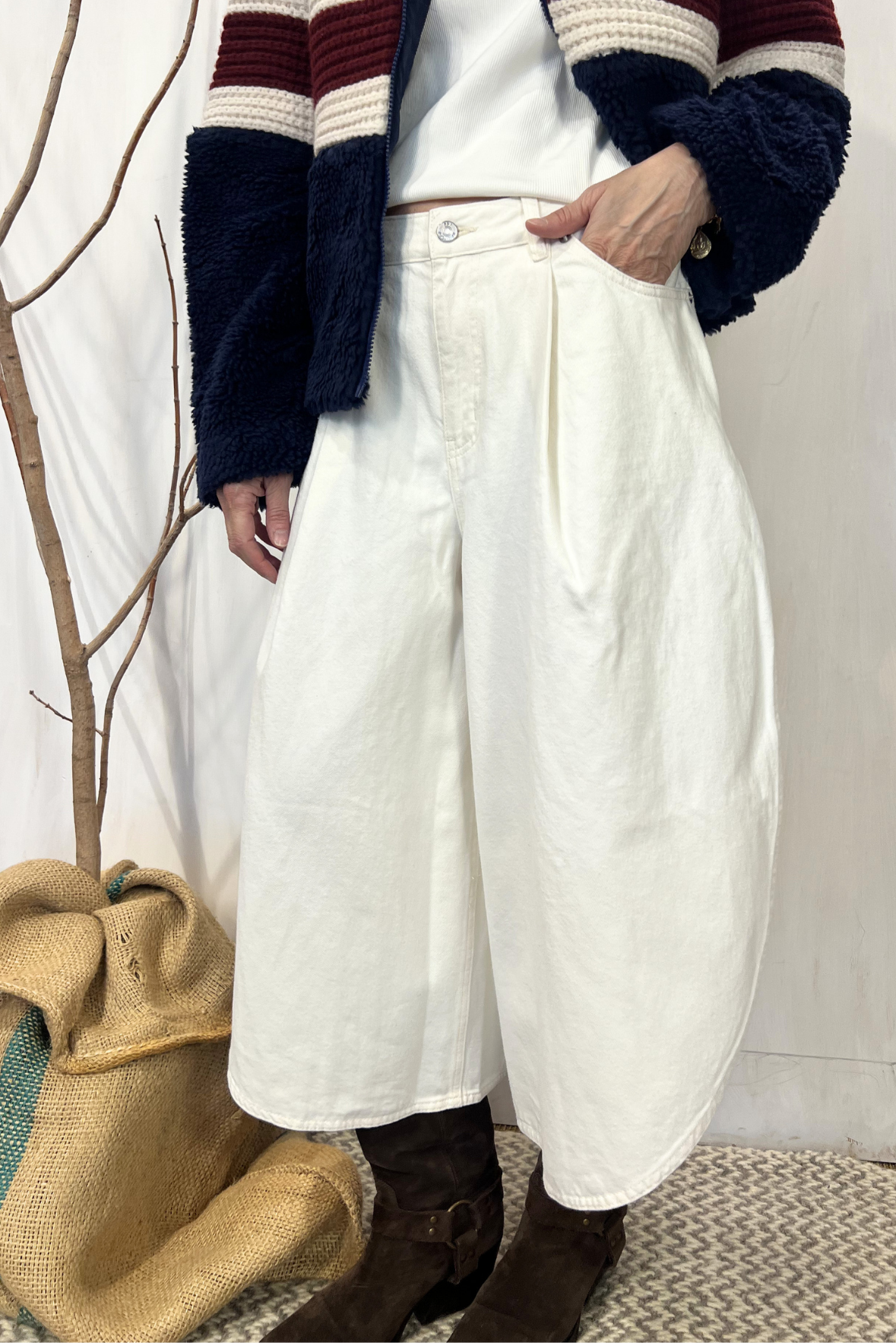 Pantalone crop con spacco laterale