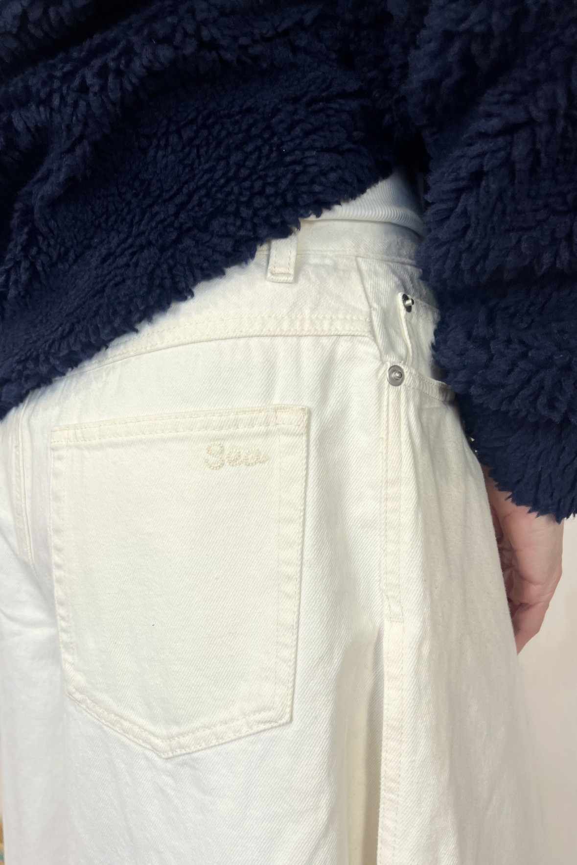 Pantalone crop con spacco laterale