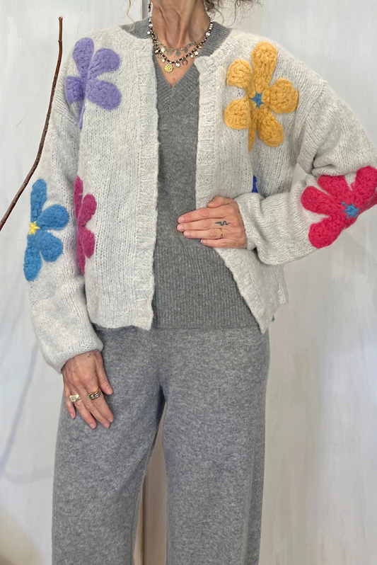 Cardigan in alpaca con ricami