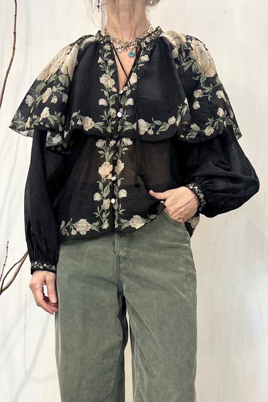 Camicia a fiori con collo a mantellina