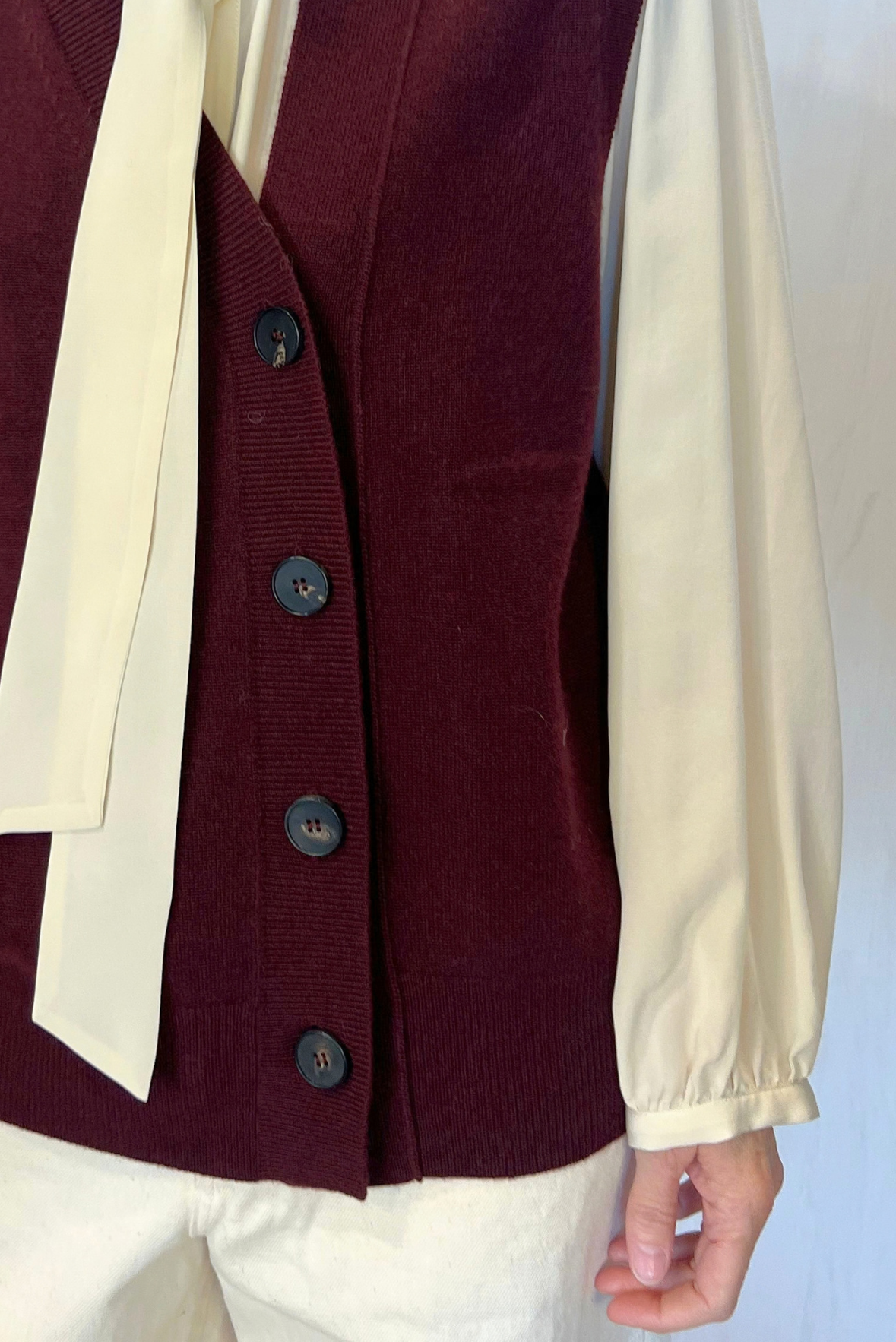 Gilet abbottonatura asimmetrica