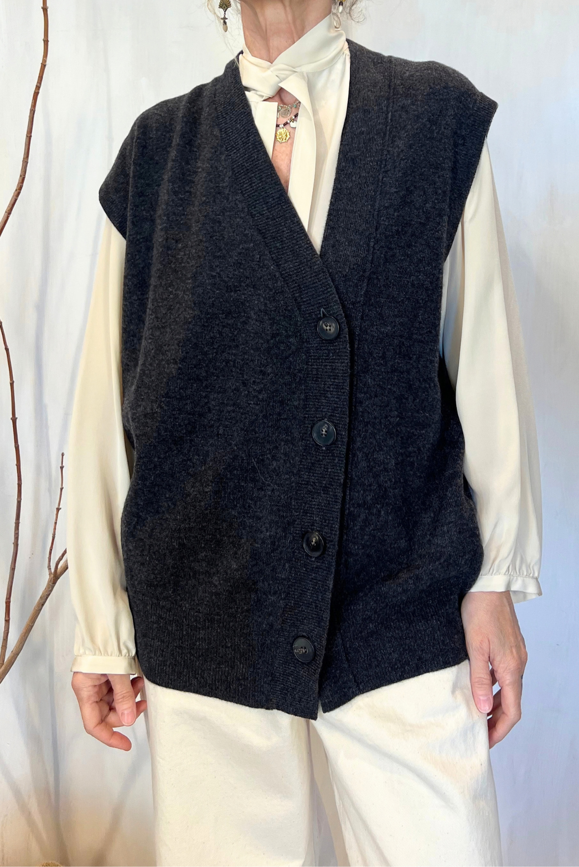 Gilet abbottonatura asimmetrica