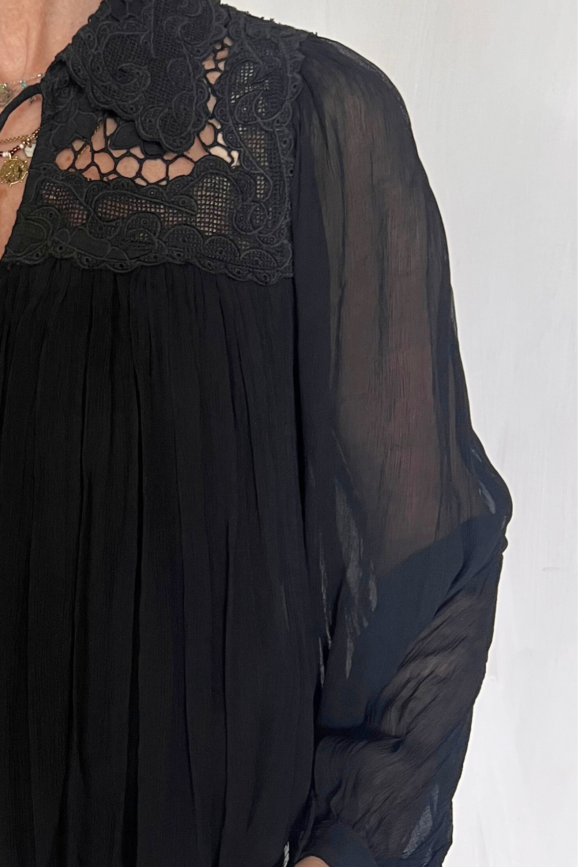 Blusa in voile con pizzo
