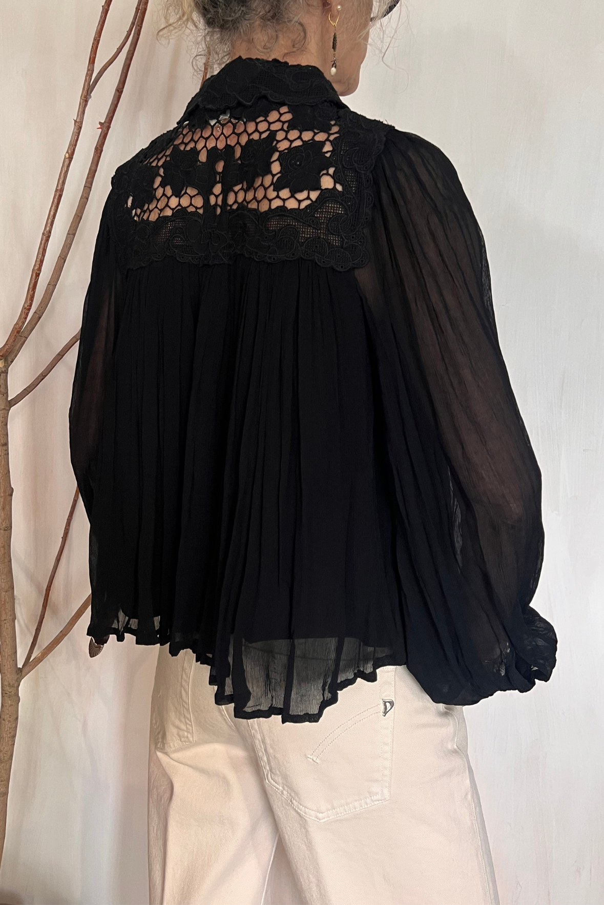Blusa in voile con pizzo