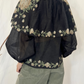 Camicia a fiori con collo a mantellina
