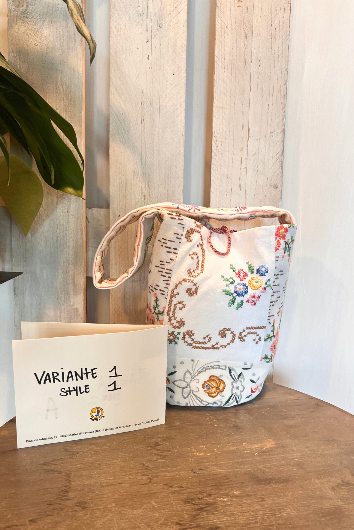 Borsa secchiello ricamato