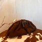 Clutch in camoscio e fibbia